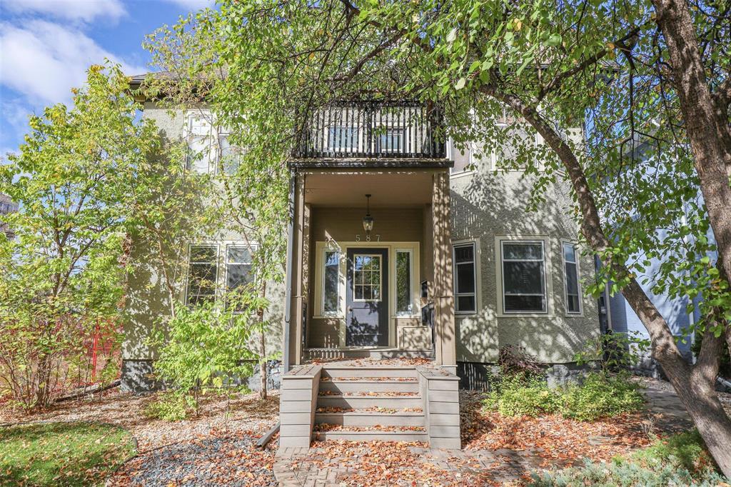 587 Stradbrook Avenue|Winnipeg, Manitoba R3L0K3