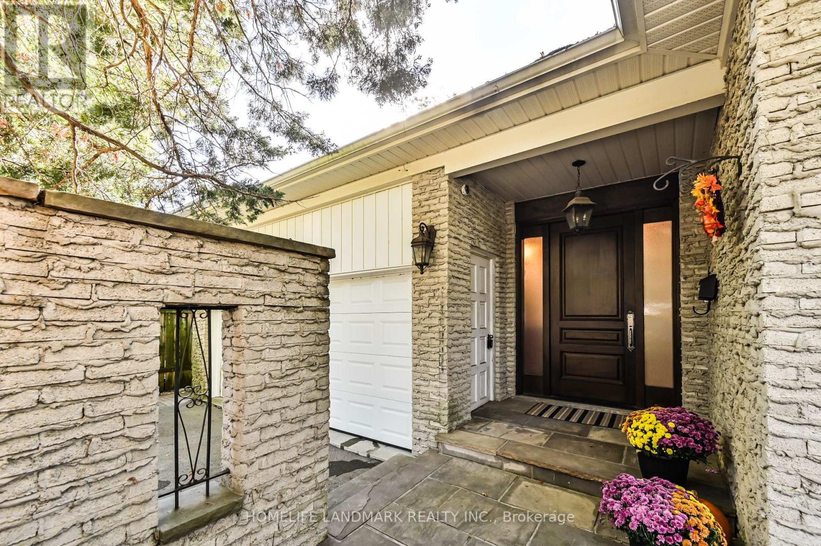 Property image for 10 LOGANBERRY CRESCENT|Toronto (Hillcrest Village), Ontario M2H3H1