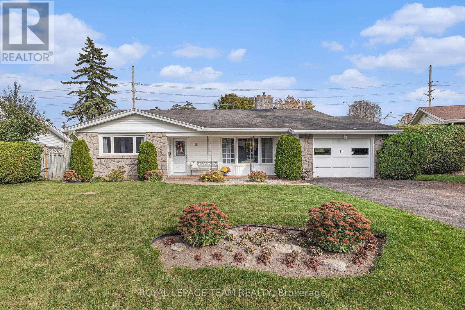 Property image for 11 HORNER DRIVE|Ottawa, Ontario K2H5E6