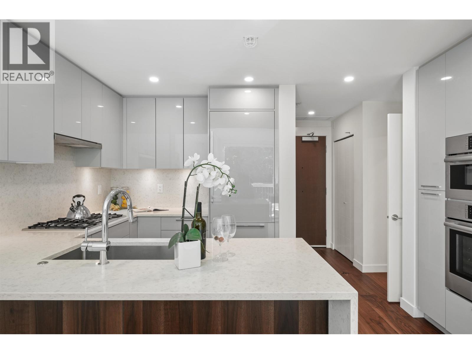 107 5058 CAMBIE STREET|Vancouver, British Columbia V5Z2Z5