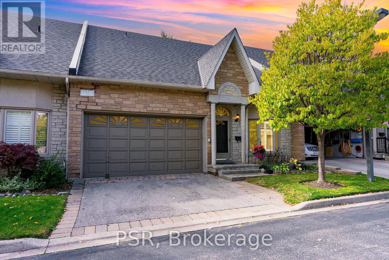 Property image for 17 - 1010 CRISTINA COURT|Mississauga (Clarkson), Ontario L5J4T7