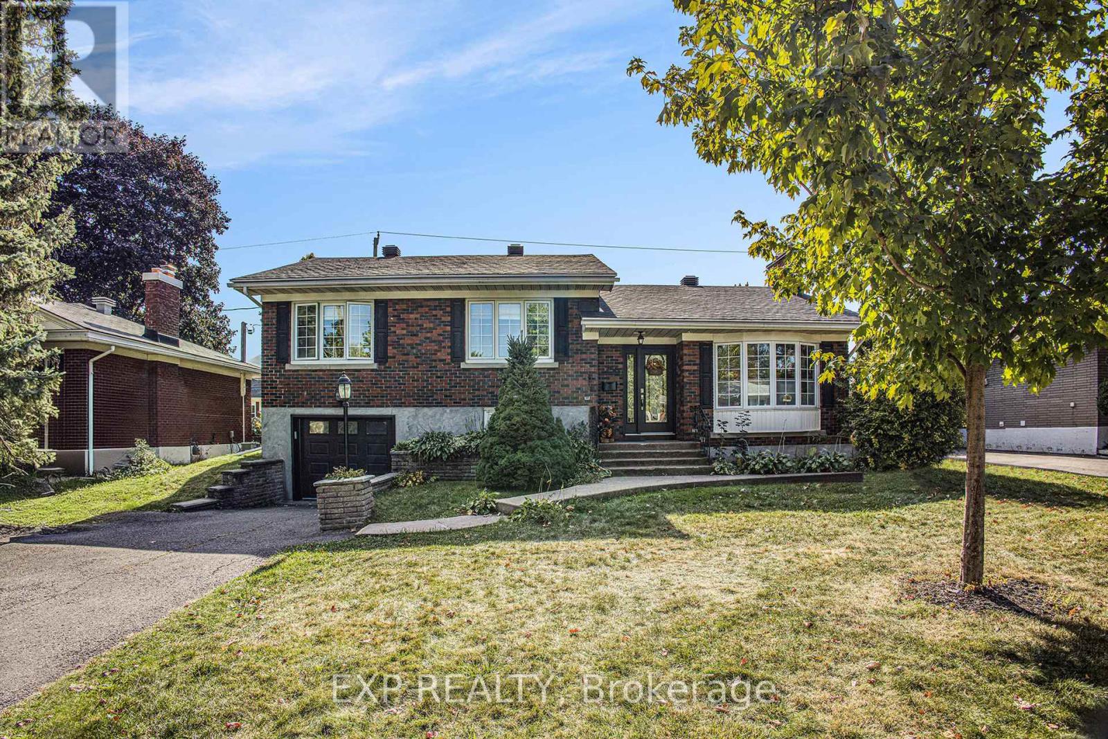 756 FAIRDALE AVENUE|Ottawa, Ontario K1G1X7