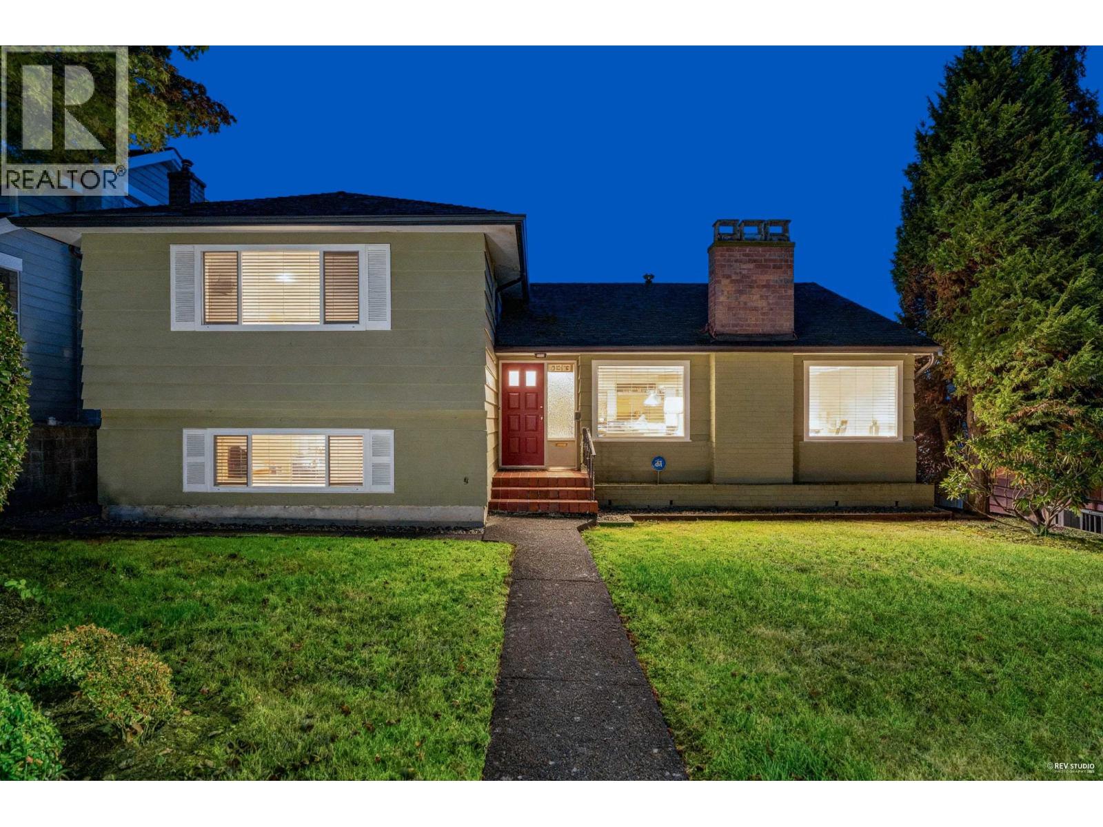 2056 W 29TH AVENUE|Vancouver, British Columbia V6J3A1