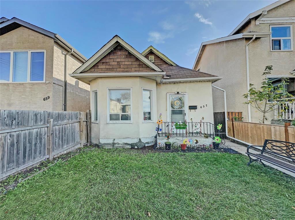 657 HOME Street|Winnipeg, Manitoba R3G1X9
