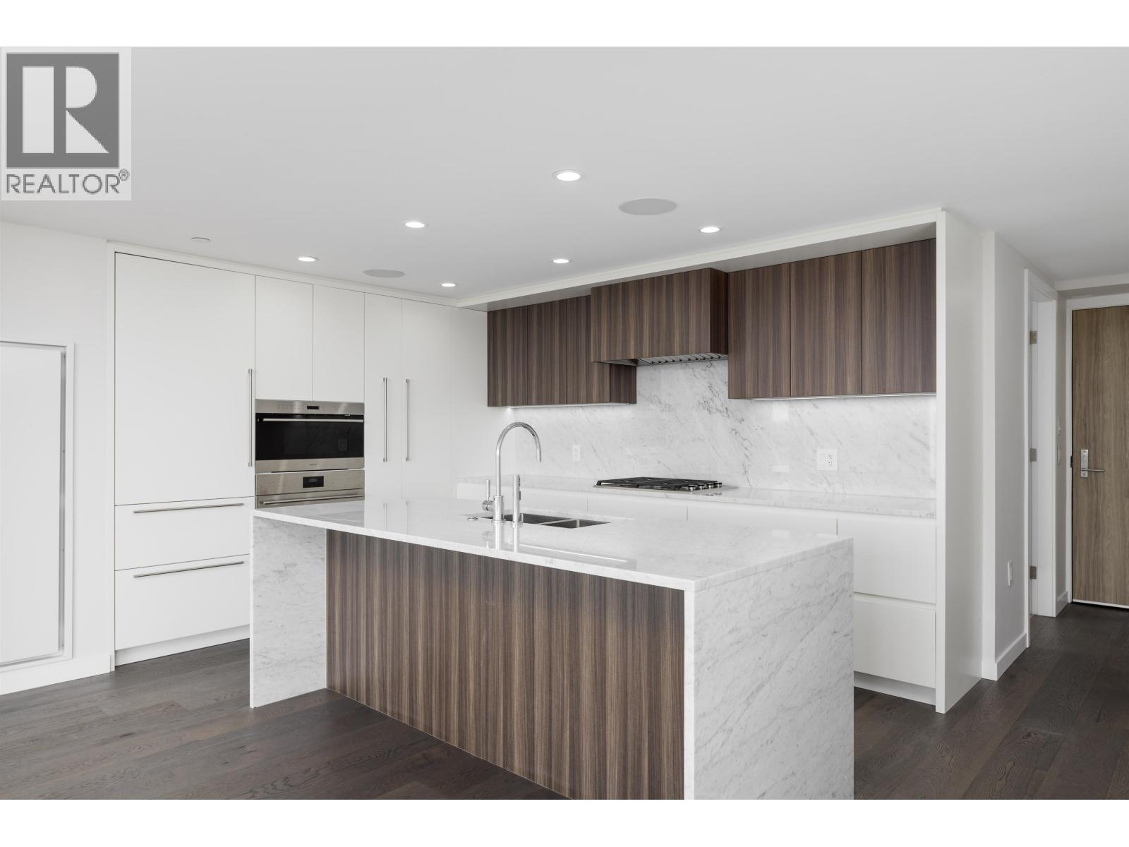 2205 7418 PAULSON STREET|Vancouver, British Columbia V6P0K2