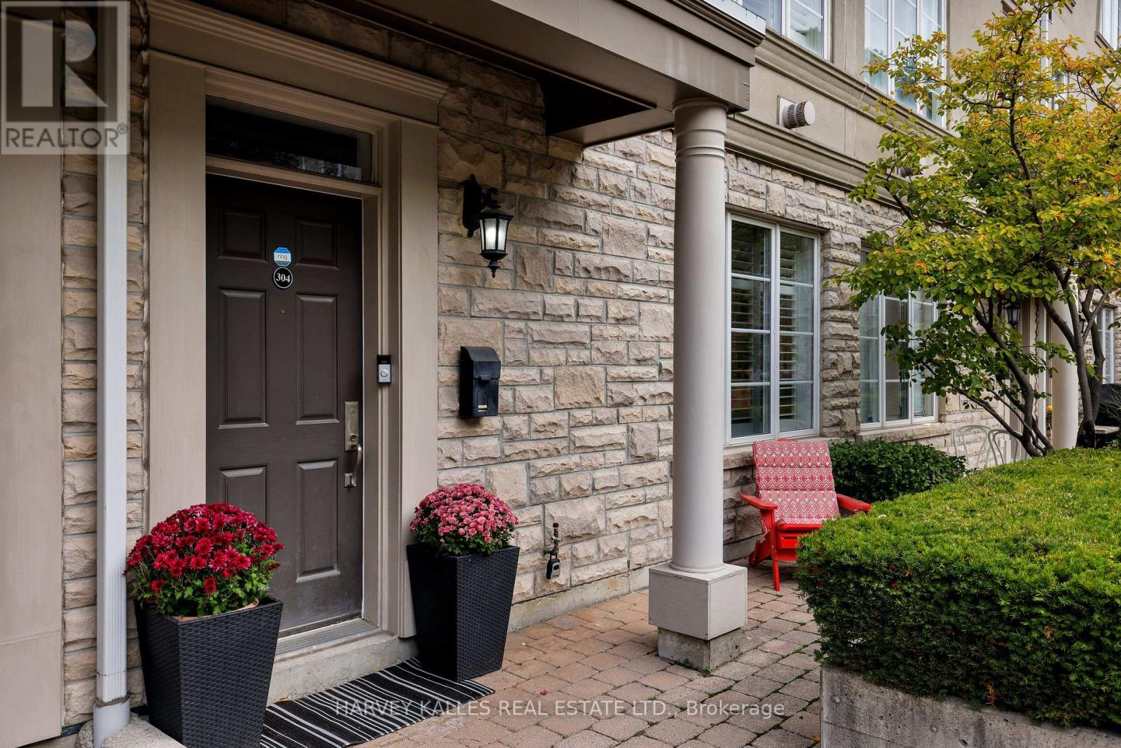 Property image for 304 - 51 YORK MILLS ROAD|Toronto (Bridle Path-Sunnybrook-York Mills), Ontario M2P1B6