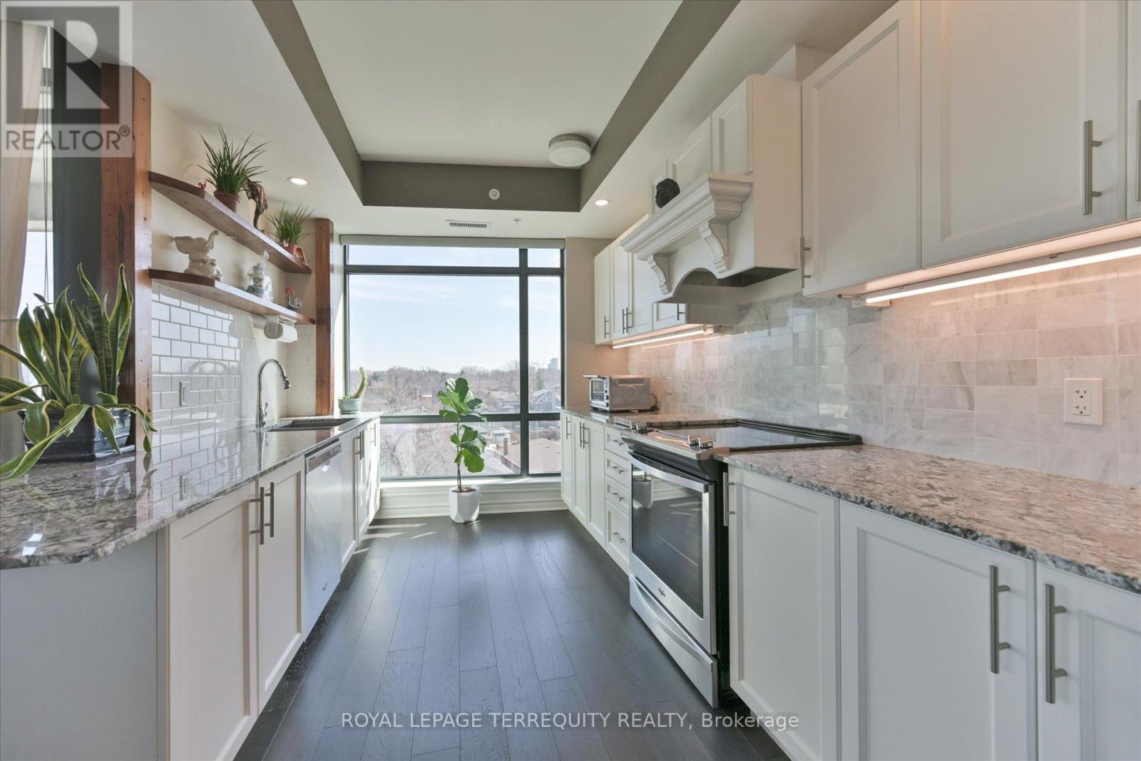 Property image for 508 - 2522 KEELE STREET|Toronto (Maple Leaf), Ontario M6L0A2