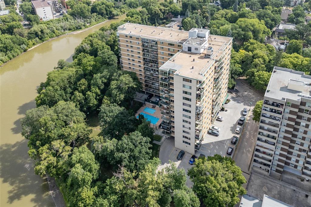 5C 300 Roslyn Road|Winnipeg, Manitoba R3L0H4