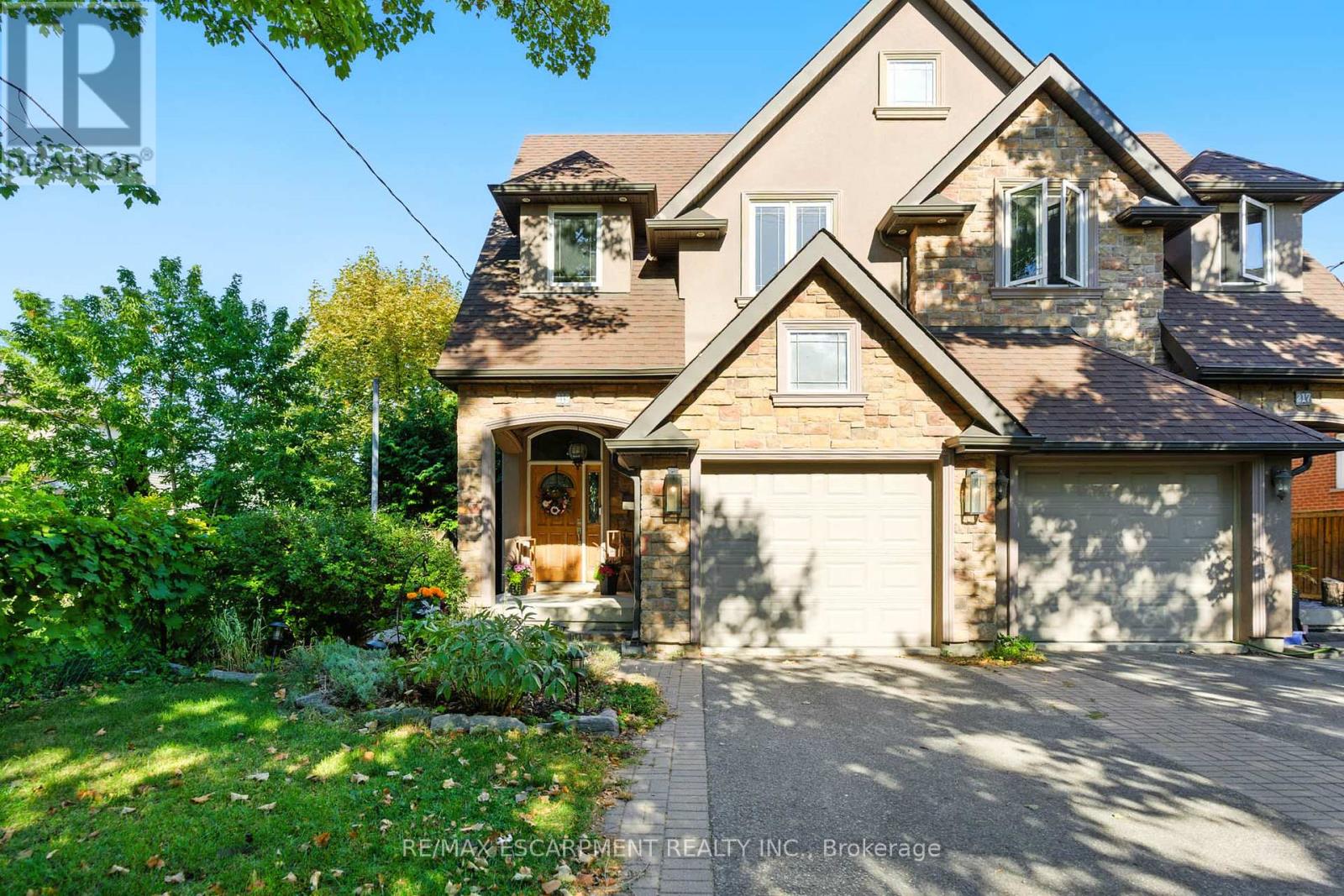 Property image for 219 DELTA STREET|Toronto (Alderwood), Ontario M8W4E7