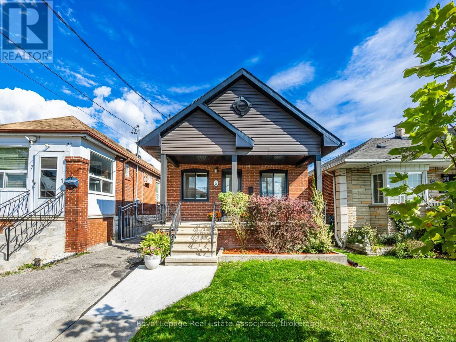 Property image for 5 LITTLE BOULEVARD|Toronto (Briar Hill-Belgravia), Ontario M6E4N1