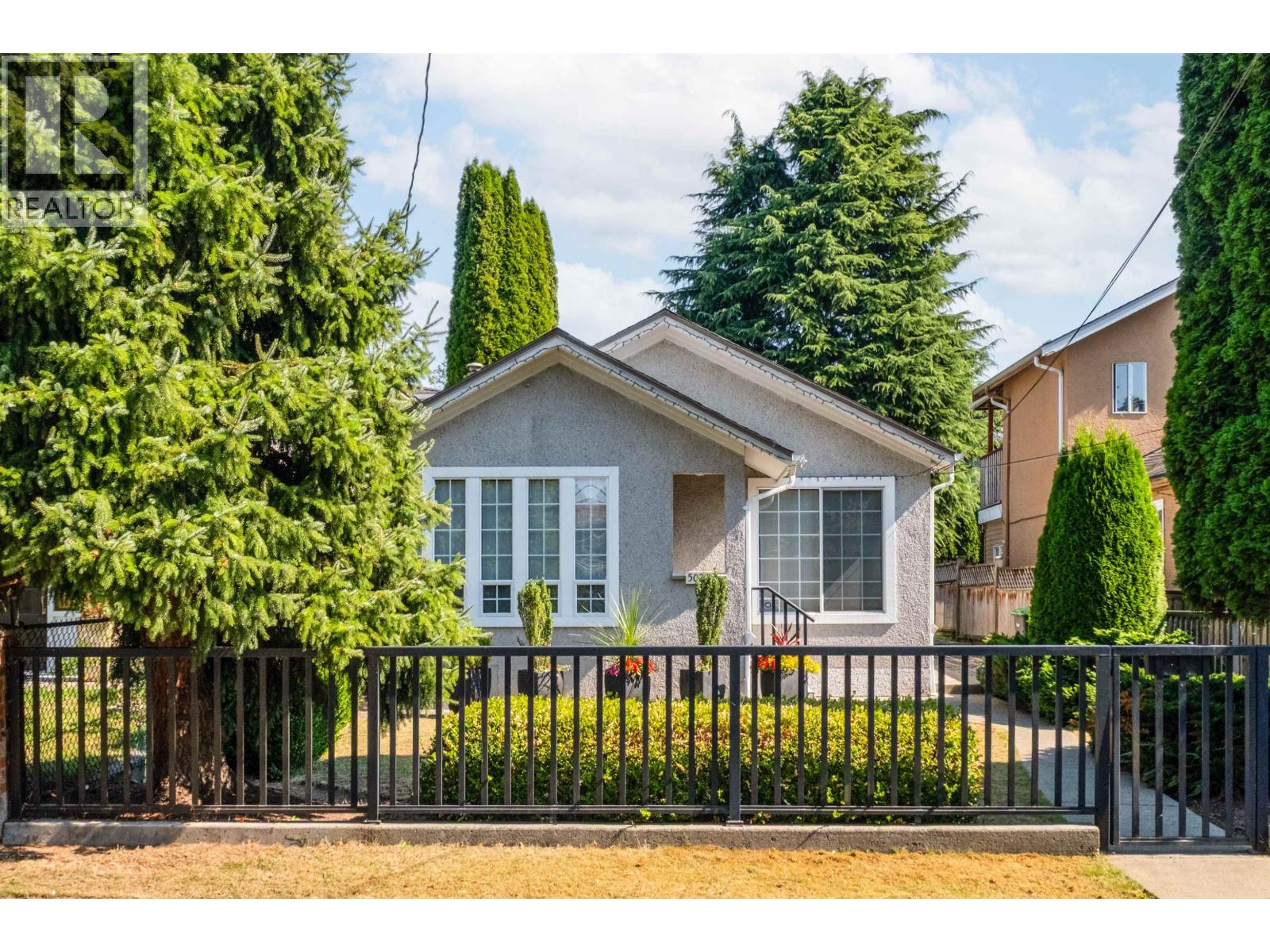 5020 MOSS STREET|Vancouver, British Columbia V5R3T7