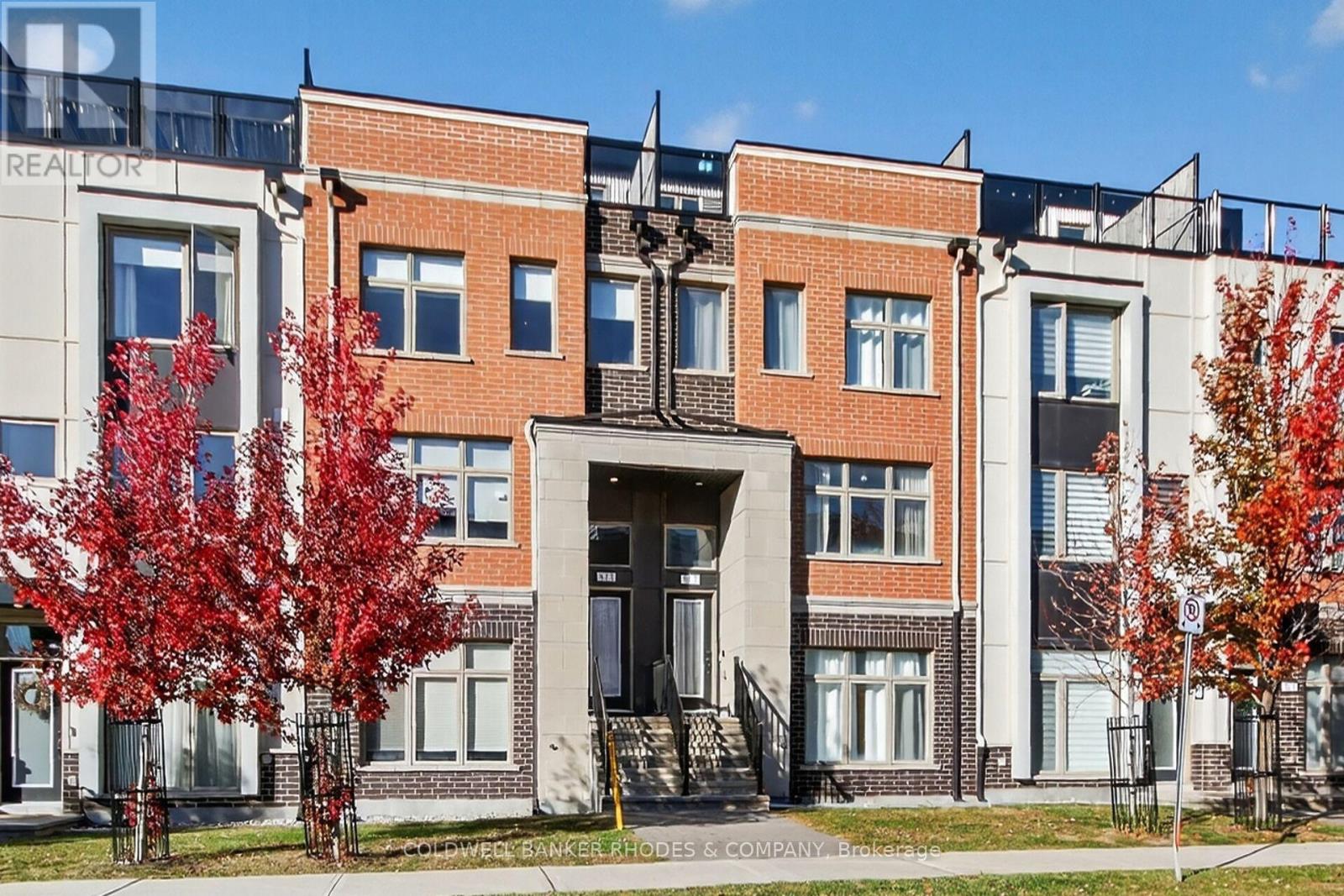 815 MIKINAK ROAD|Ottawa, Ontario K1K4Z9