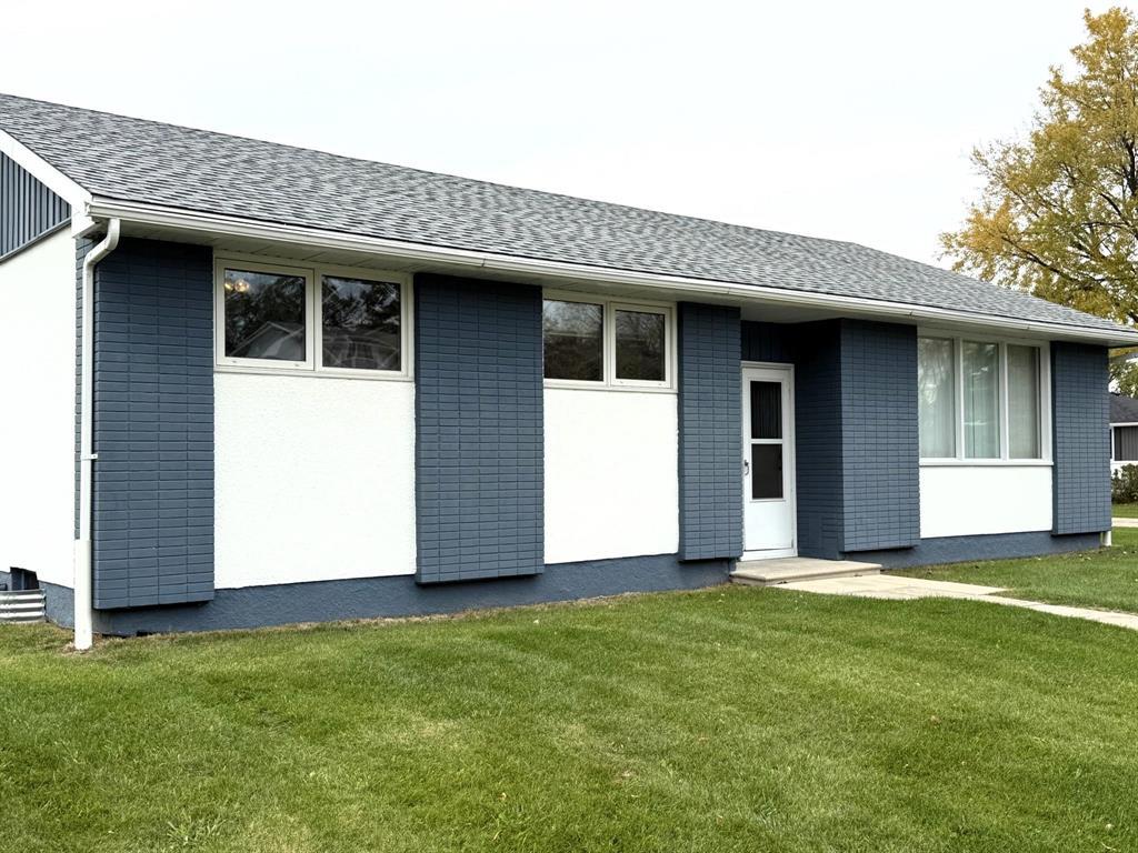 Primary image of 43 Amarynth Crescent|Winnipeg, Manitoba R2Y0B9