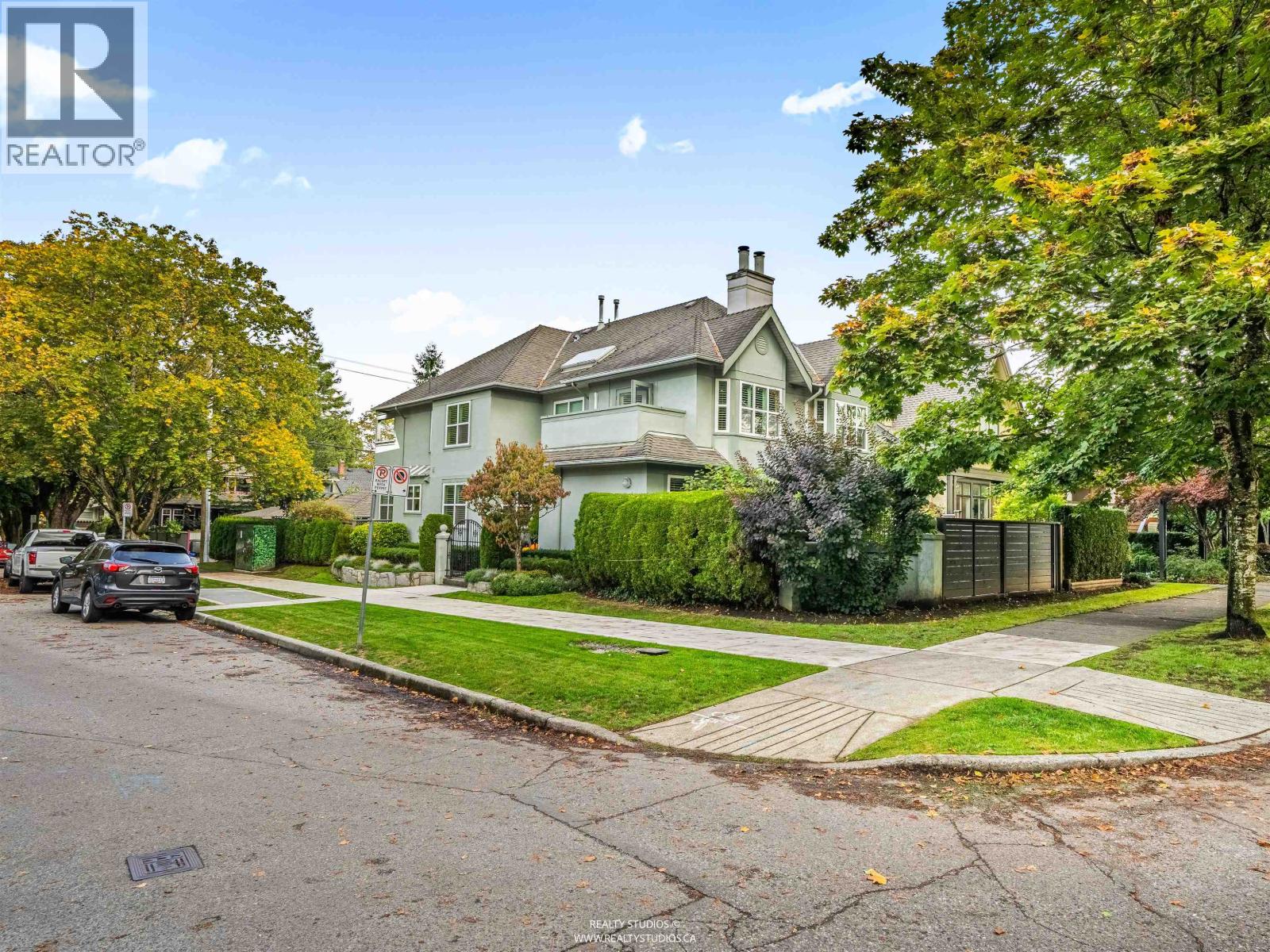 2888 MAPLE STREET|Vancouver, British Columbia V6J5A2