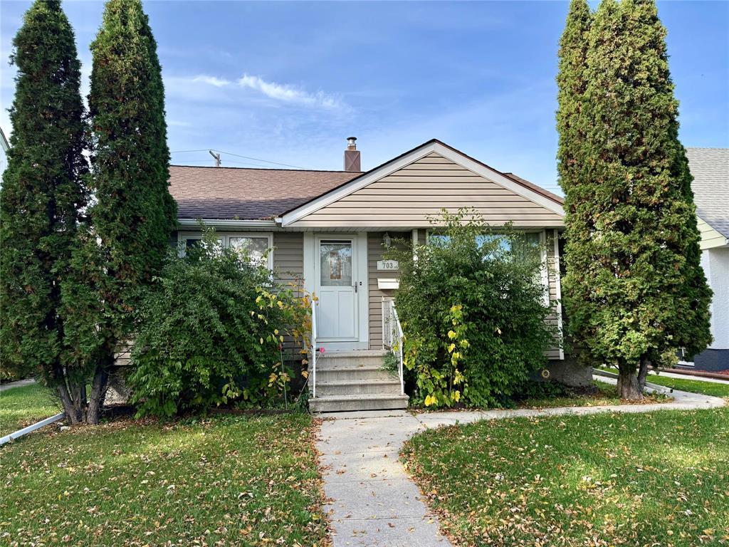 703 Jackson Avenue|Winnipeg, Manitoba R3M2J3