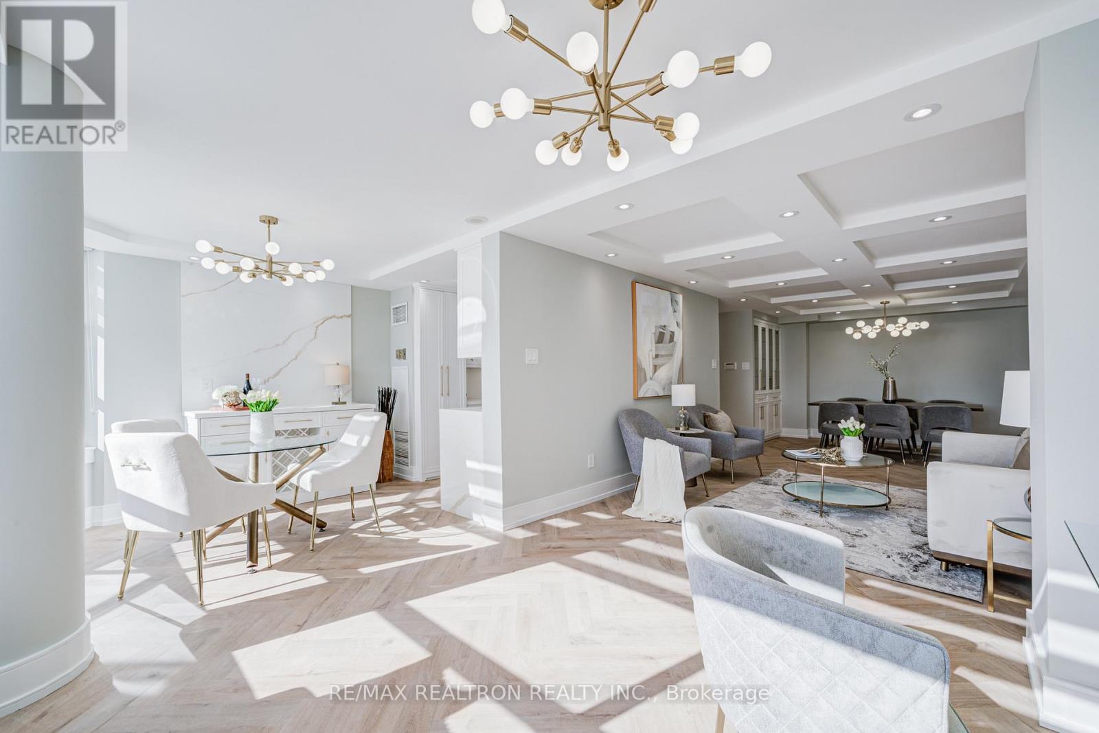 1601 - 7 TOWNSGATE DRIVE|Vaughan (Crestwood-Springfarm-Yorkhill), Ontario L4J7Z9