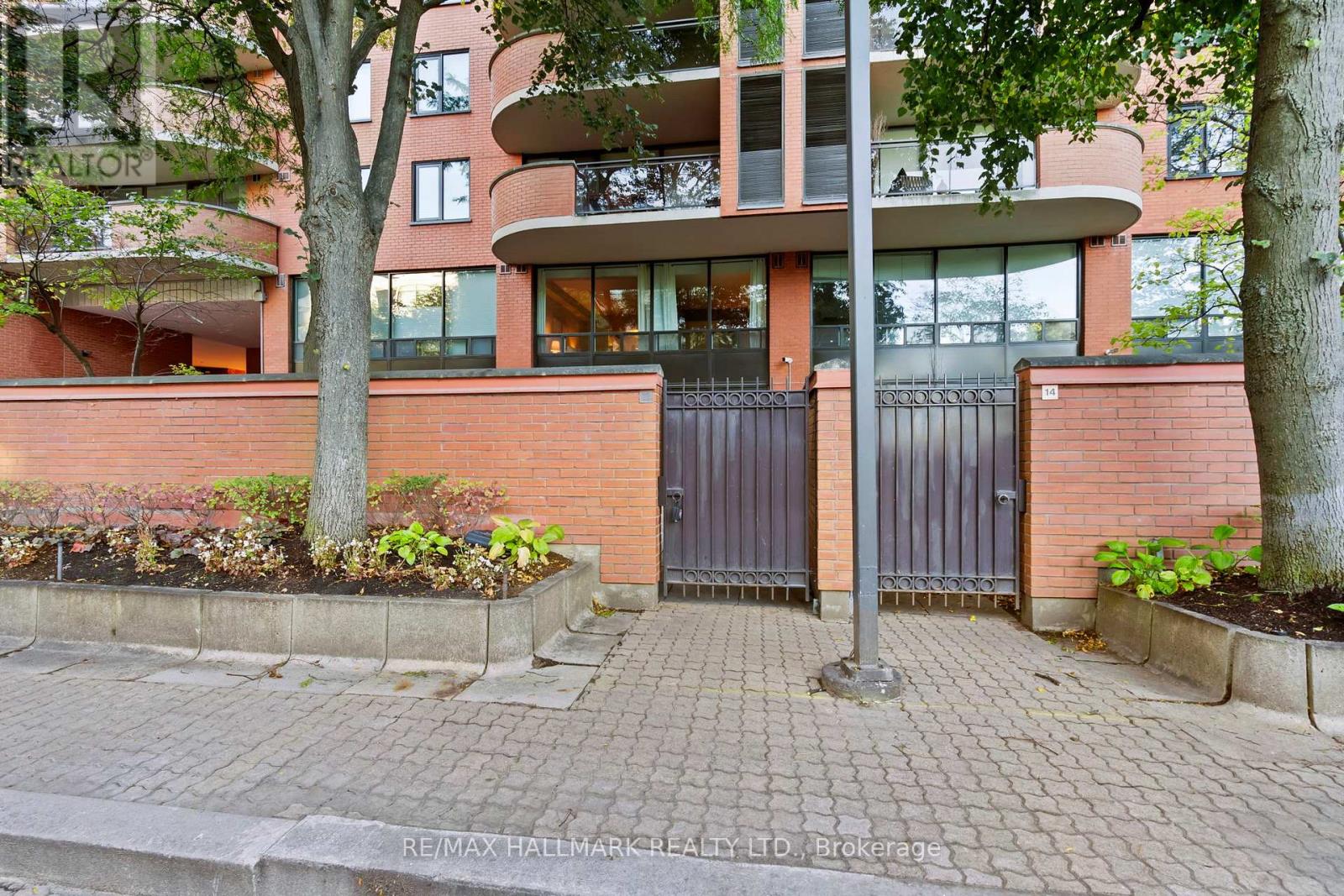 Property image for TH 15 - 260 HEATH STREET W|Toronto (Forest Hill South), Ontario M5P3L6