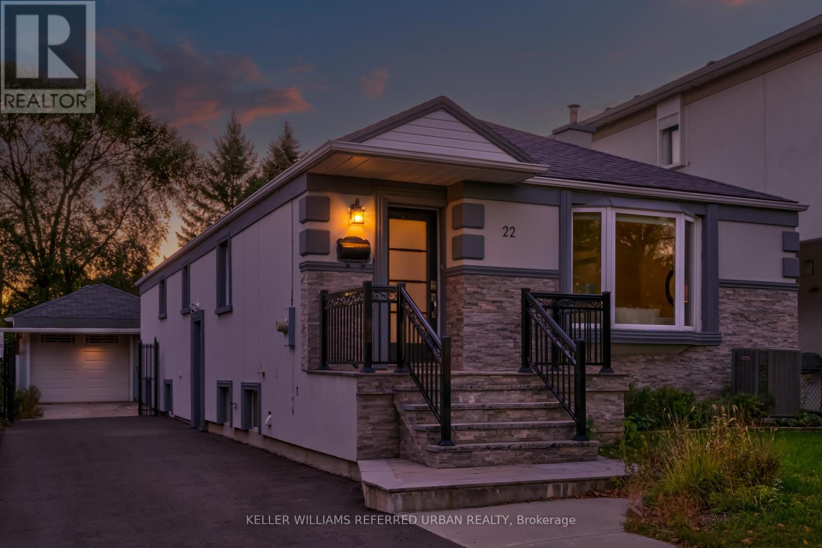 22 HARGROVE LANE|Toronto (Alderwood), Ontario M8W4T8