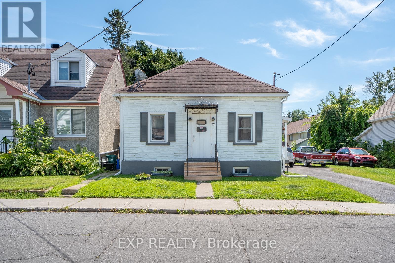 Property image for 228 CARILLON STREET|Ottawa, Ontario K1L5X8