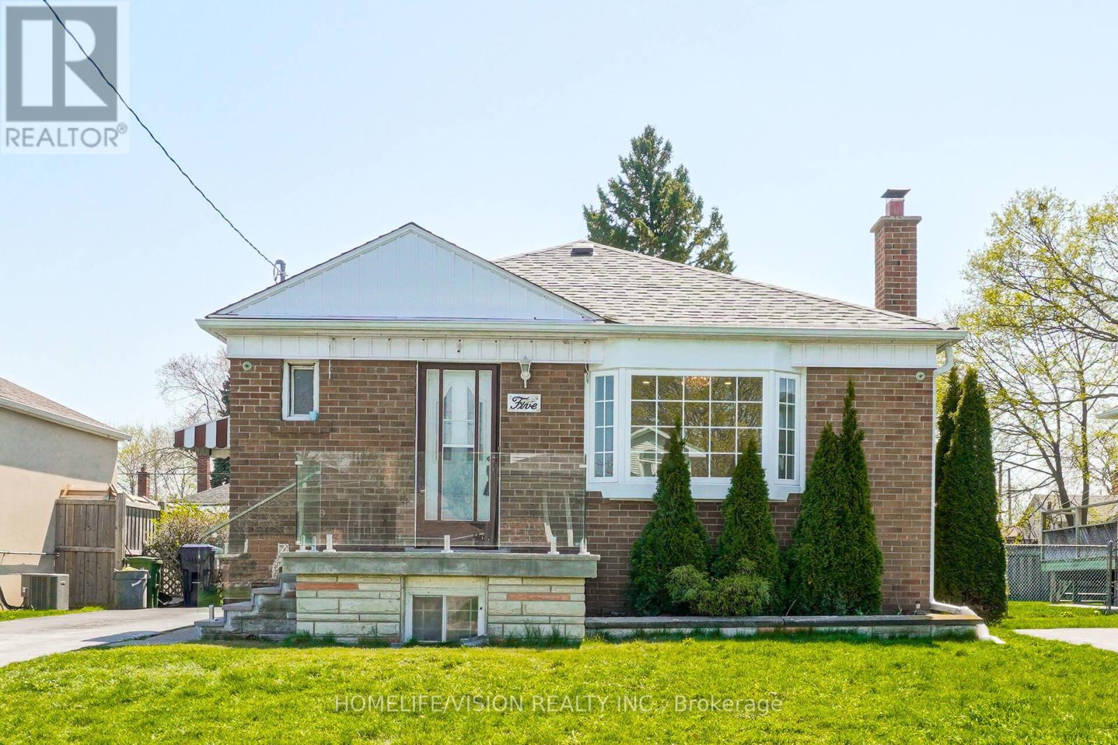 Primary image of 5 ORLANDO BOULEVARD|Toronto (Wexford-Maryvale), Ontario M1R3N5