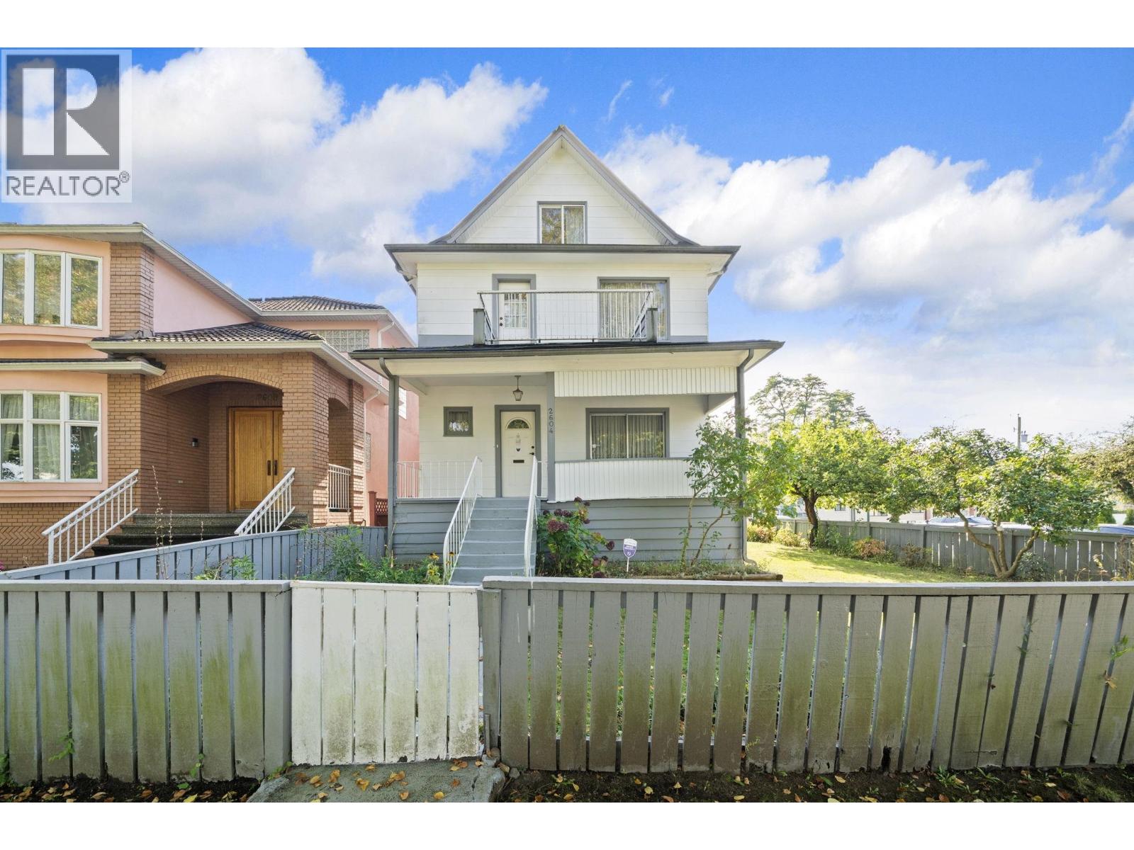 2604 E 19TH AVENUE|Vancouver, British Columbia V5M2S4