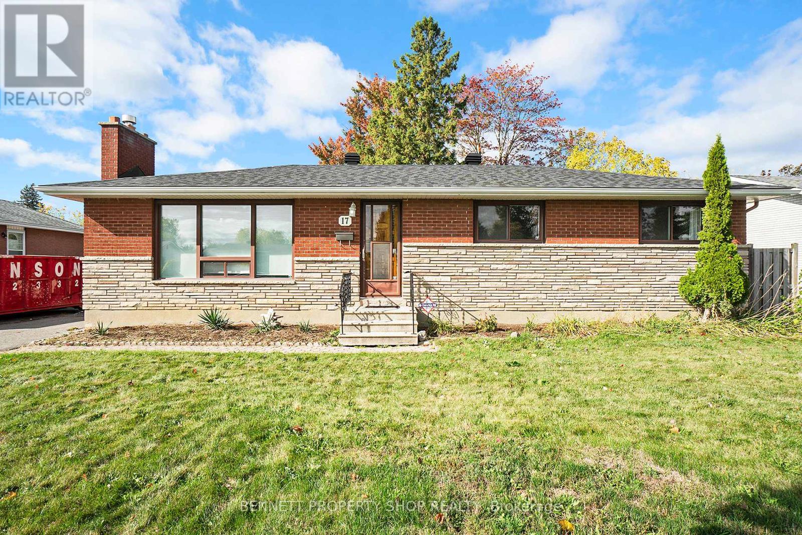 17 GLENMANOR DRIVE|Ottawa, Ontario K2G3E8