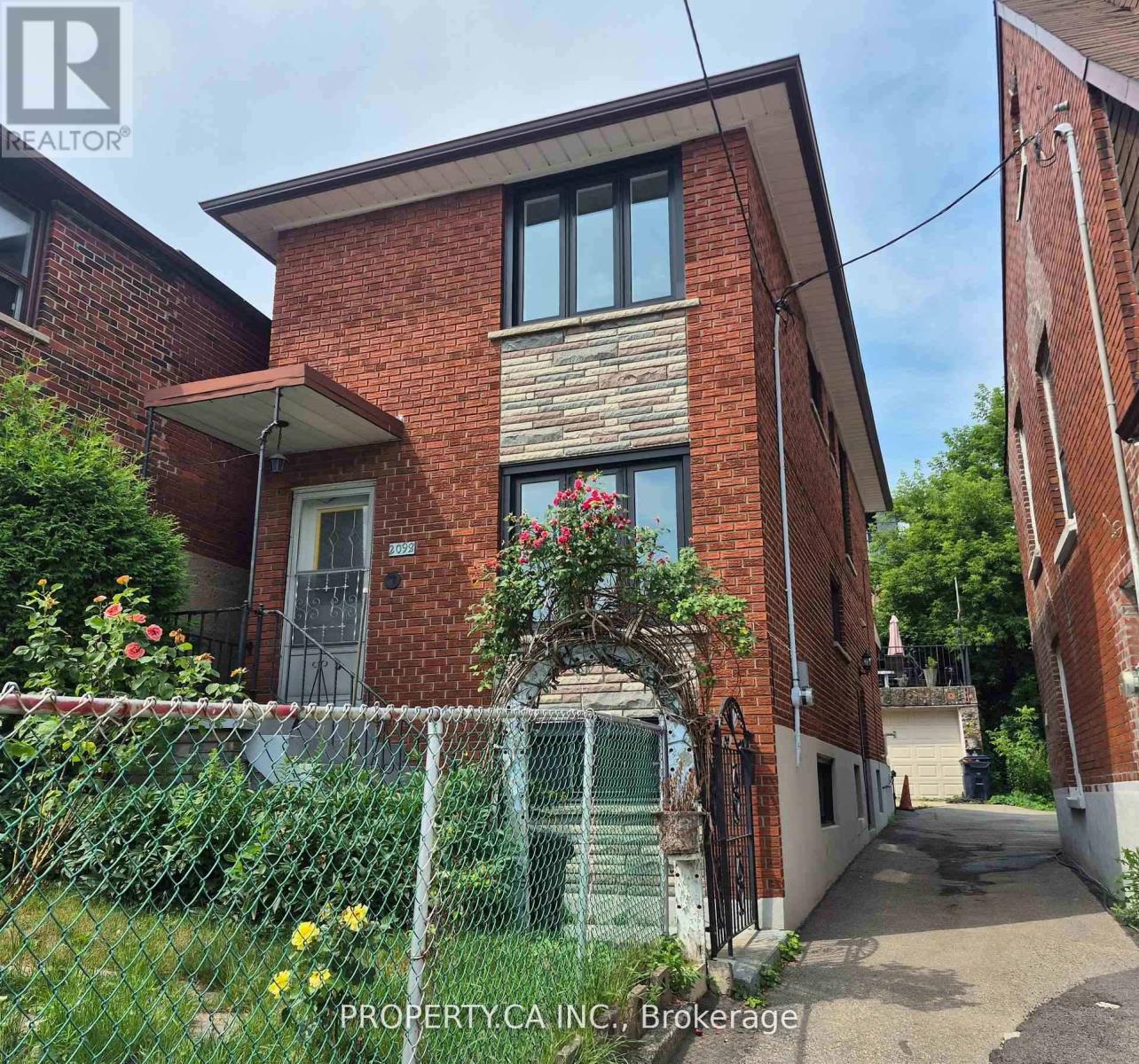 Property image for 2098 DUFFERIN STREET|Toronto (Caledonia-Fairbank), Ontario M6E3R7