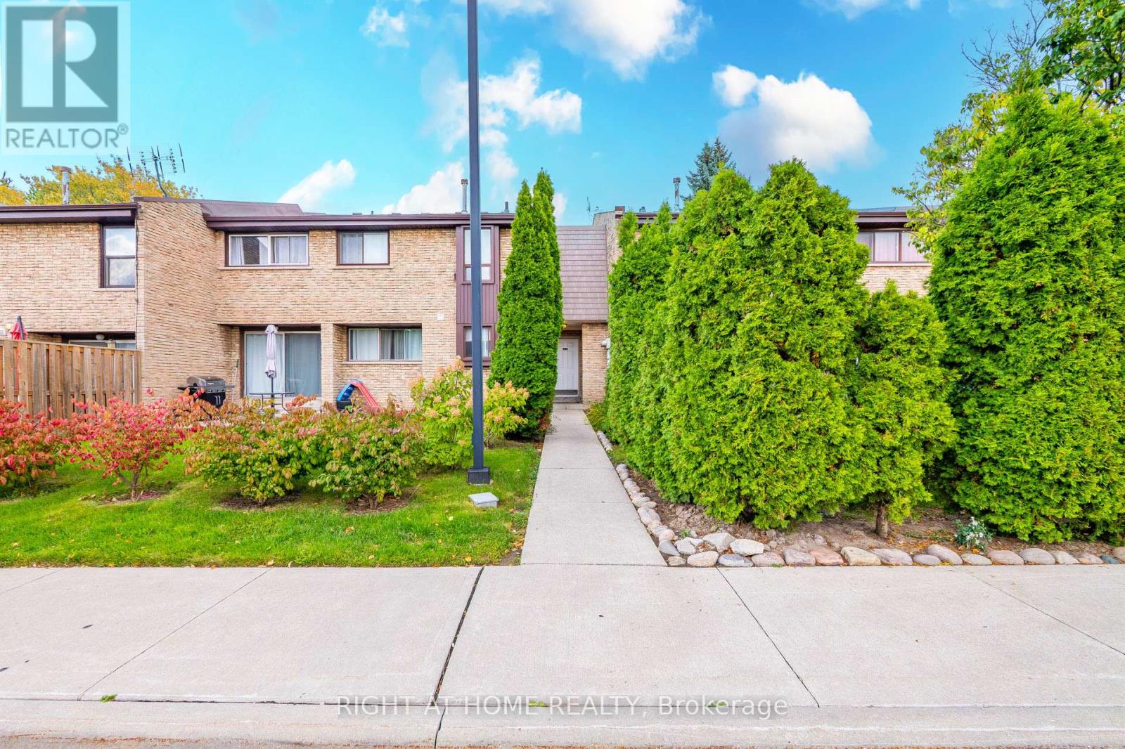 2605 WOODCHESTER DRIVE|Mississauga (Sheridan), Ontario L5K2E3
