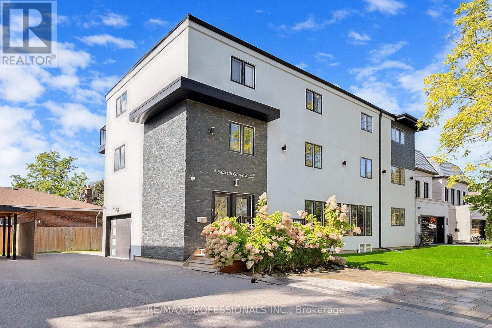 4 MARTIN GROVE ROAD|Toronto (Islington-City Centre West), Ontario M9B4J9