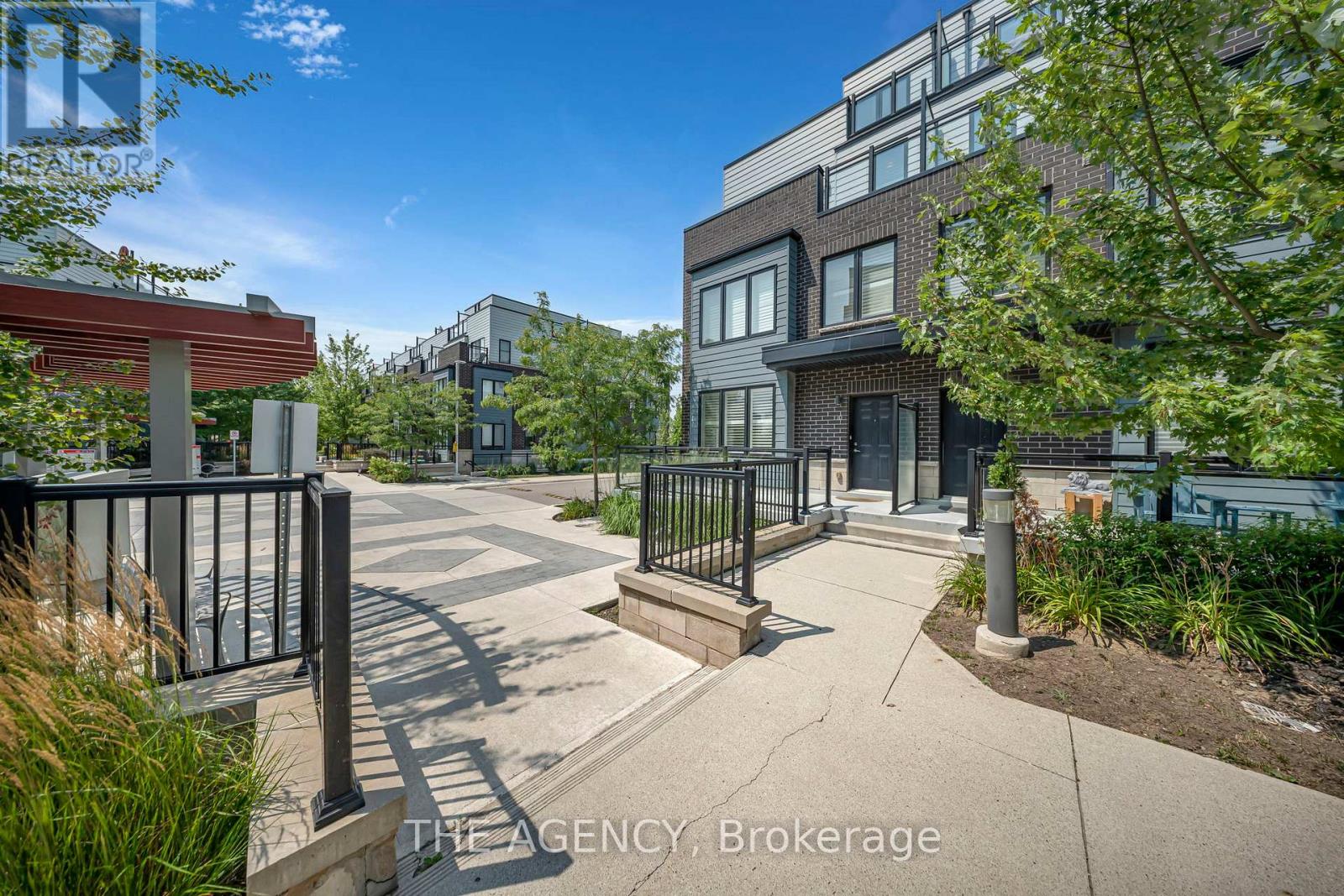 Property image for 10 - 2212 BROMSGROVE ROAD|Mississauga (Clarkson), Ontario L5J1L4