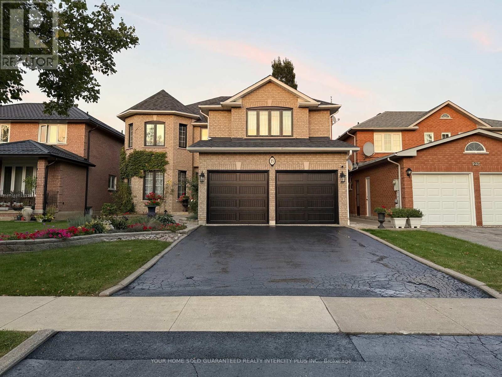 Property image for 19 MANDOLIN COURT|Vaughan (West Woodbridge), Ontario L4L8T9