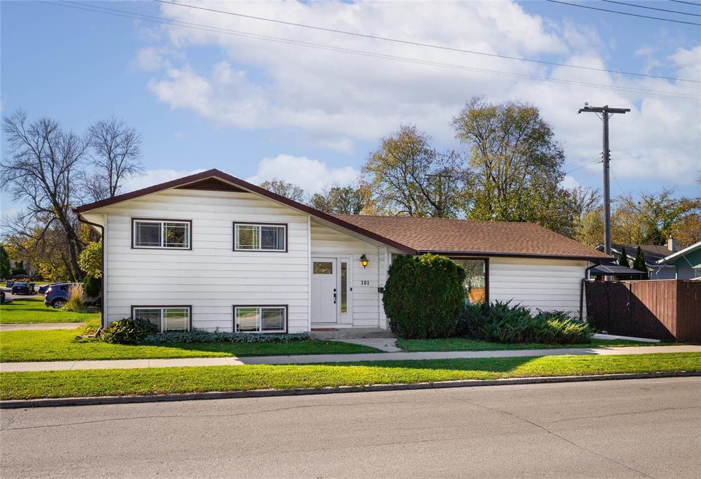 Property image for 101 Crofton Bay|Winnipeg, Manitoba R2M2E4