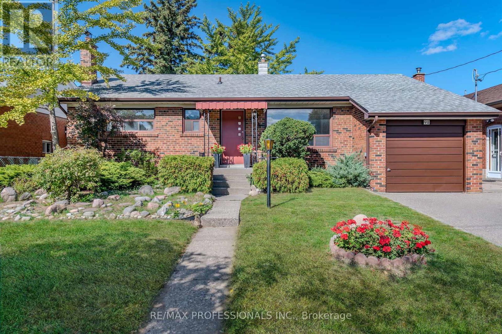 Primary image of 98 AMBLESIDE AVENUE|Toronto (Stonegate-Queensway), Ontario M8Z2J1