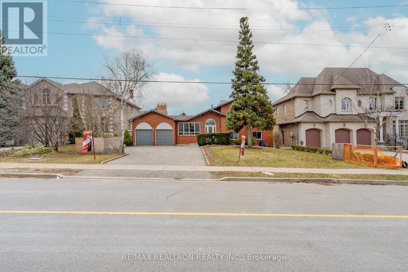 Property image for 209 CRESTWOOD ROAD|Vaughan (Crestwood-Springfarm-Yorkhill), Ontario L4J1A8