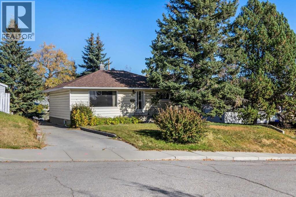Property image for 12 Thorncliffe Crescent NW|Calgary, Alberta T2K3A9
