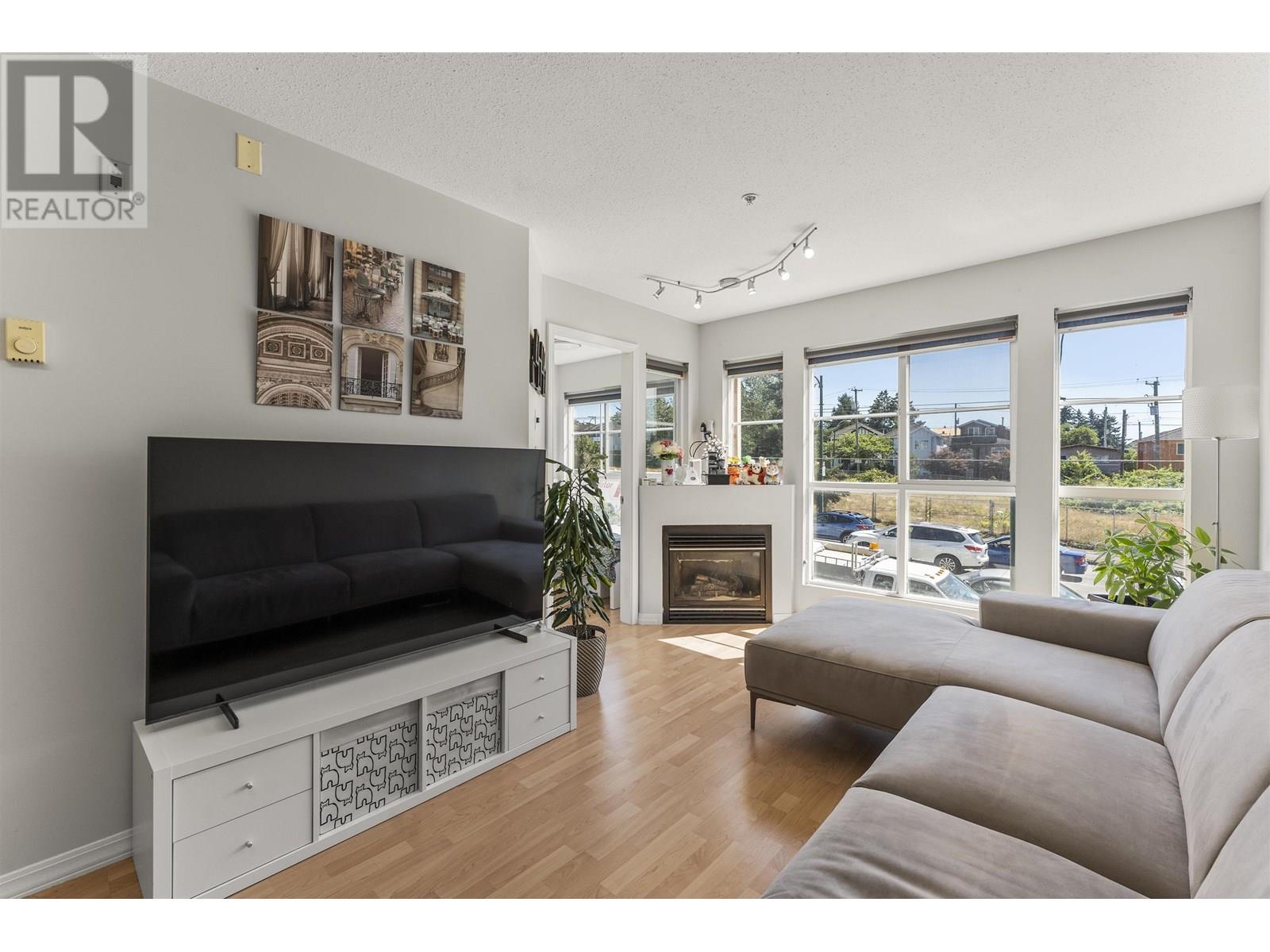 210 2973 KINGSWAY|Vancouver, British Columbia V5R5J4