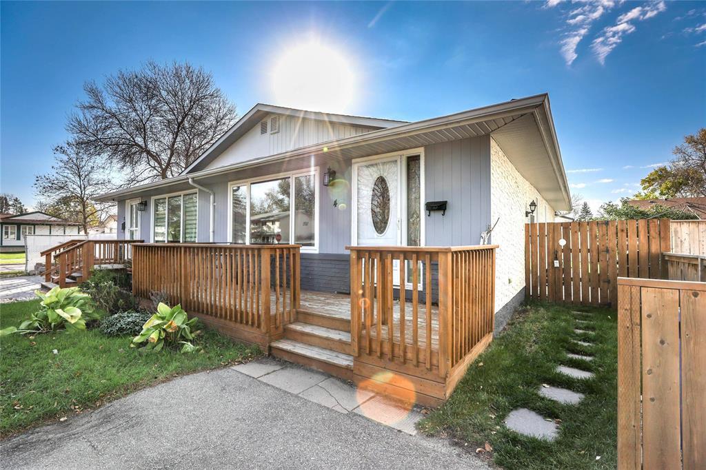 4 Foxberry Bay|Winnipeg, Manitoba R3R1X8