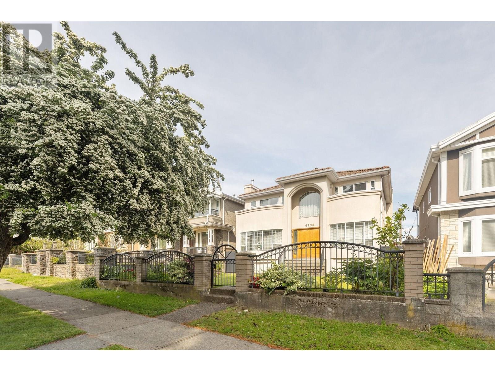6908 DAWSON STREET|Vancouver, British Columbia V5S2W3