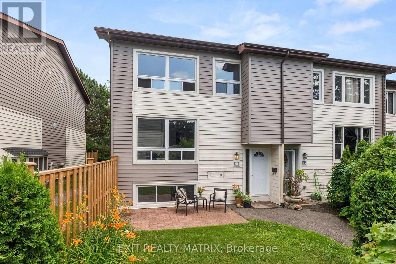 25H BANNER ROAD|Ottawa, Ontario K2H8T3