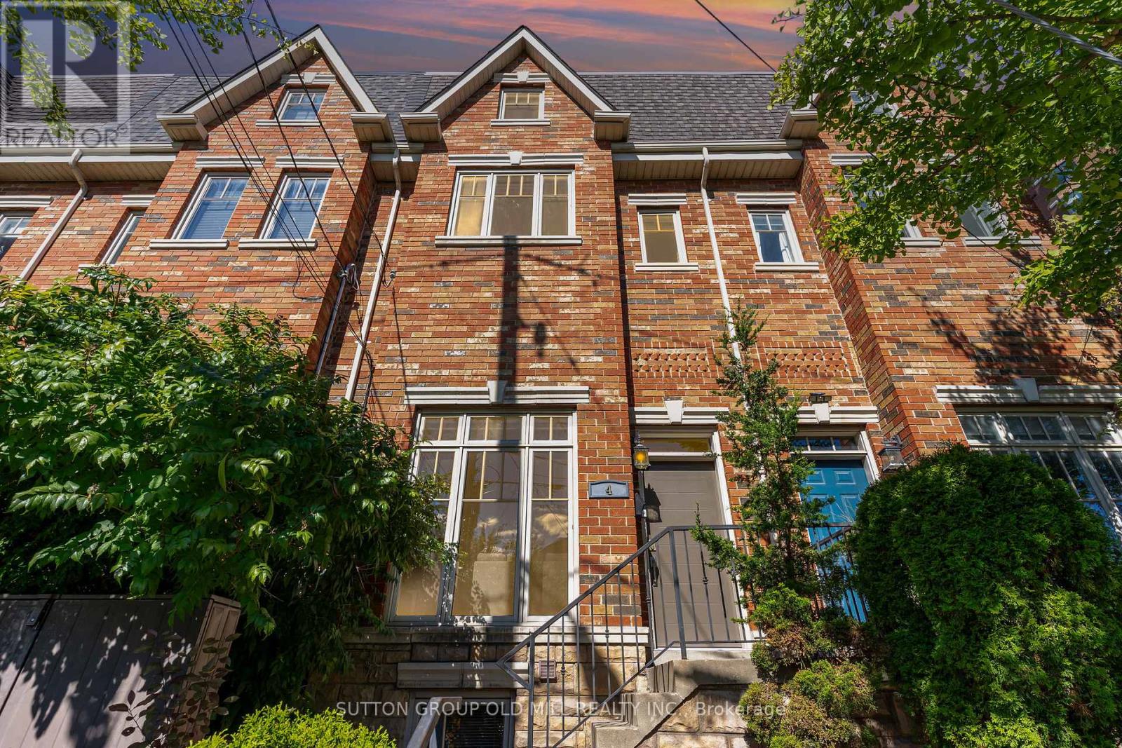 Property image for 4 HUNTER AVENUE|Toronto (Caledonia-Fairbank), Ontario M6E2C8