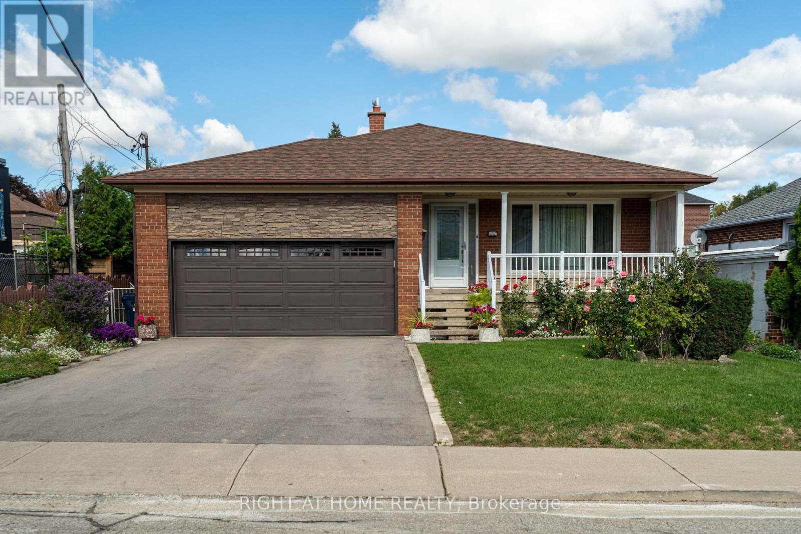 Primary image of 1012 CASTLEFIELD AVENUE|Toronto (Briar Hill-Belgravia), Ontario M6B1E3