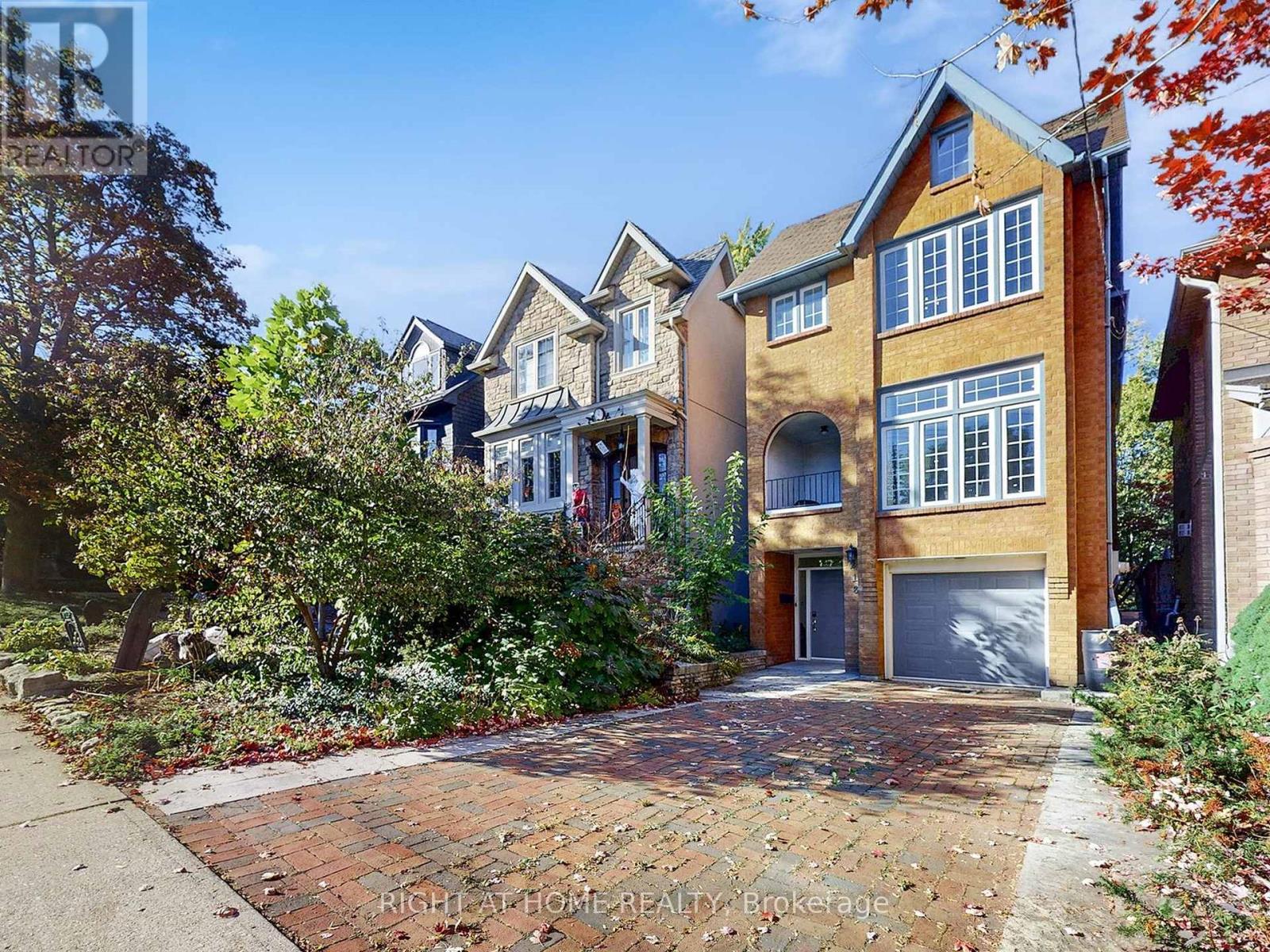 218 ERSKINE AVENUE|Toronto (Mount Pleasant East), Ontario M4P1Z4