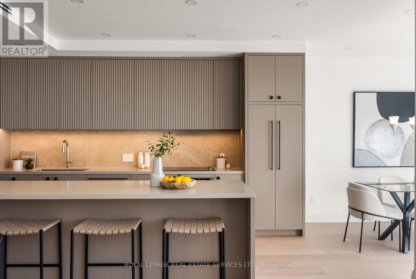 Primary image of 334 - 40 OAKLANDS AVENUE|Toronto (Yonge-St. Clair), Ontario M4V2Z3