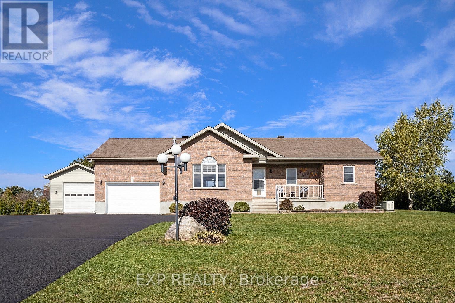 Primary image of 2003 FARISITA DRIVE|Ottawa, Ontario K0A3H0