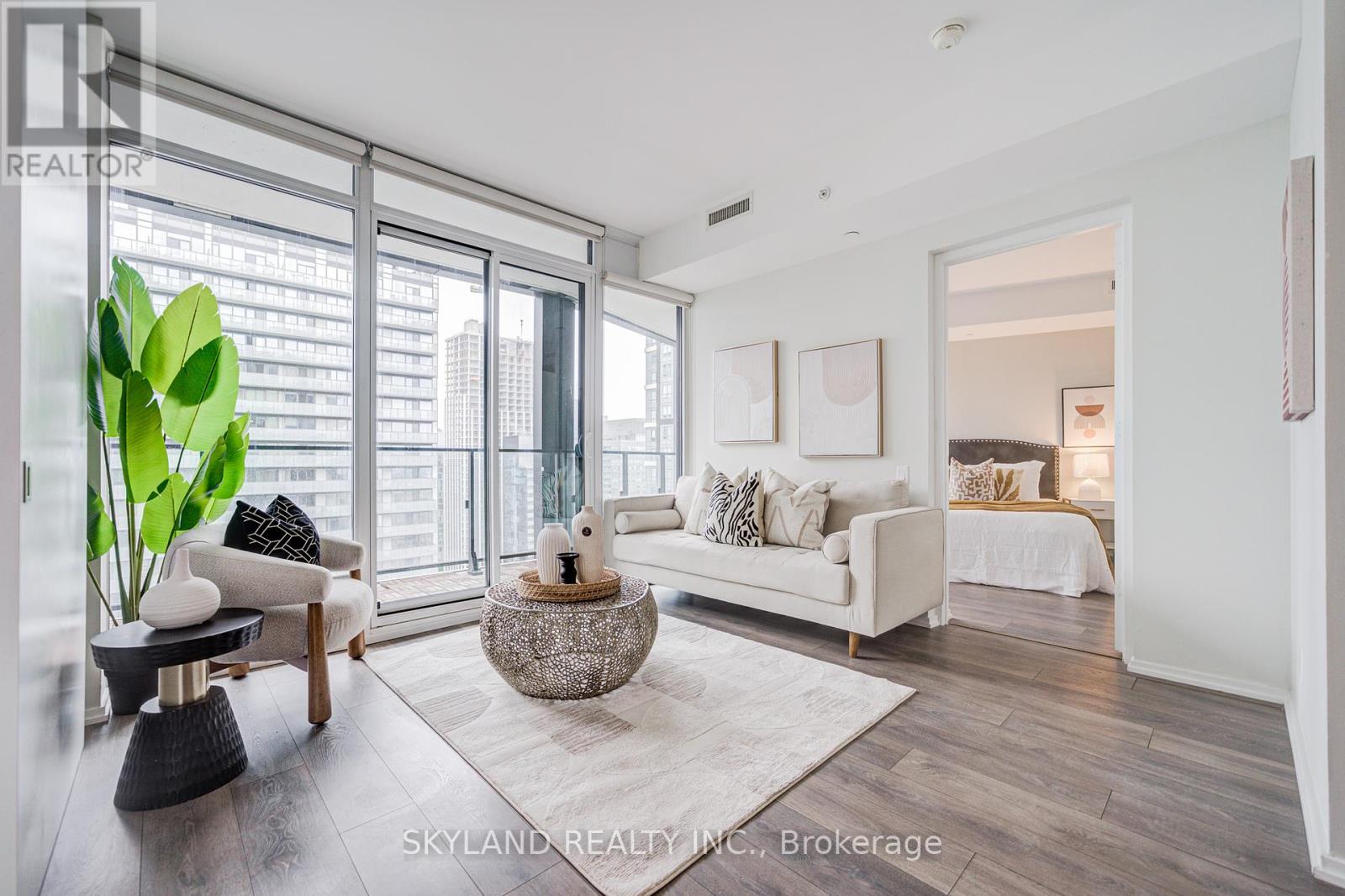 Property image for 3211 - 125 PETER STREET|Toronto (Waterfront Communities), Ontario M5V0M2