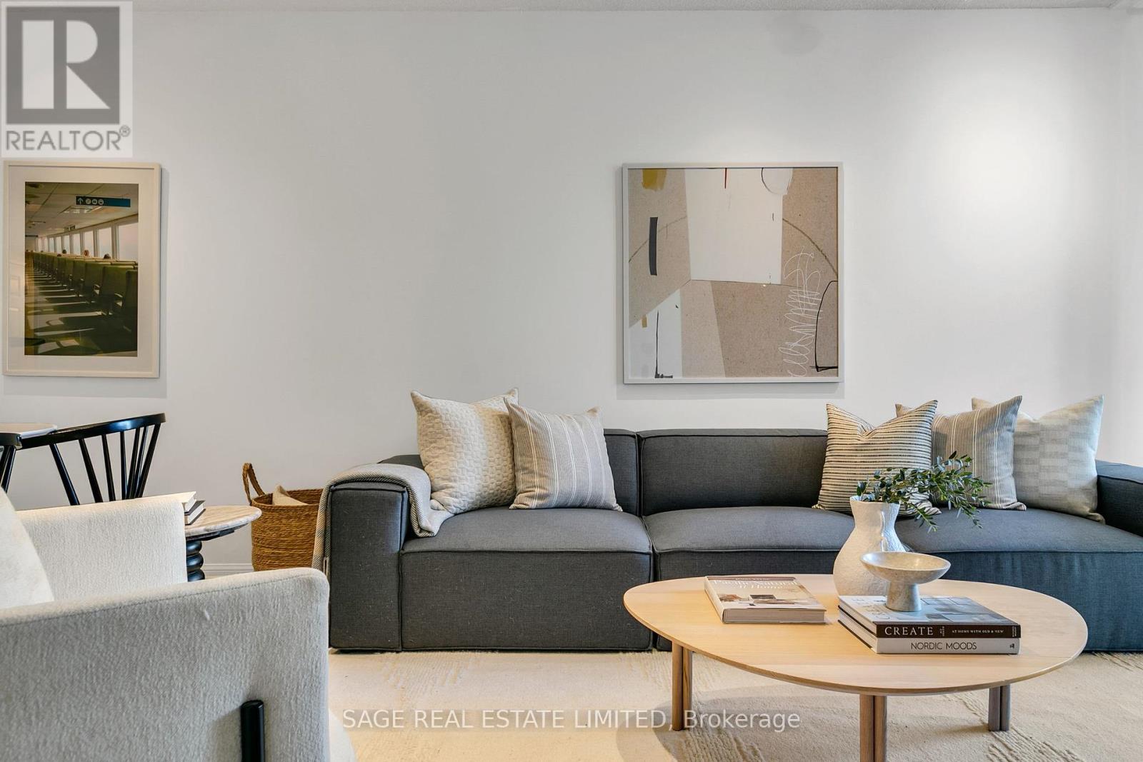 Primary image of 912 - 24 WELLESLEY STREET W|Toronto (Bay Street Corridor), Ontario M4Y2X6