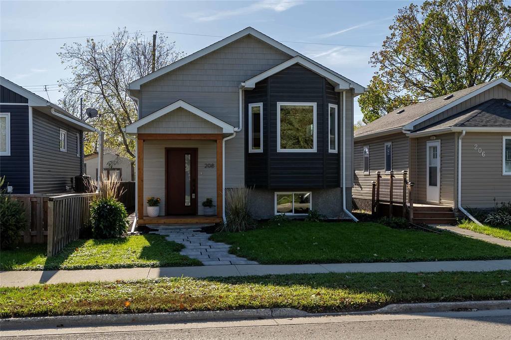 208 Havelock Avenue|Winnipeg, Manitoba R2M1H9