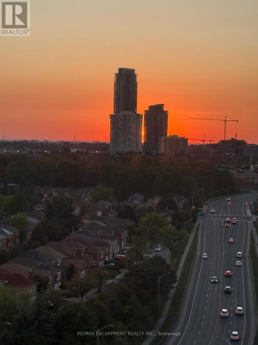 1810 - 135 HILLCREST AVENUE|Mississauga (Cooksville), Ontario L5B4B1