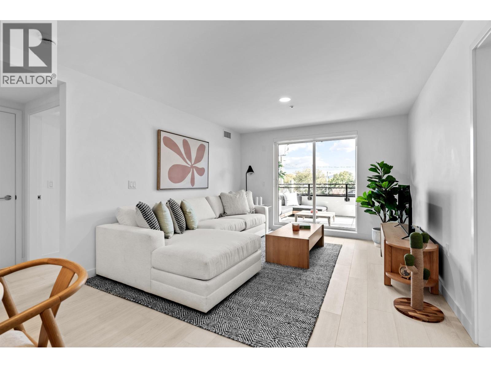 310 2419 GRANT STREET|Vancouver, British Columbia V5K3G5