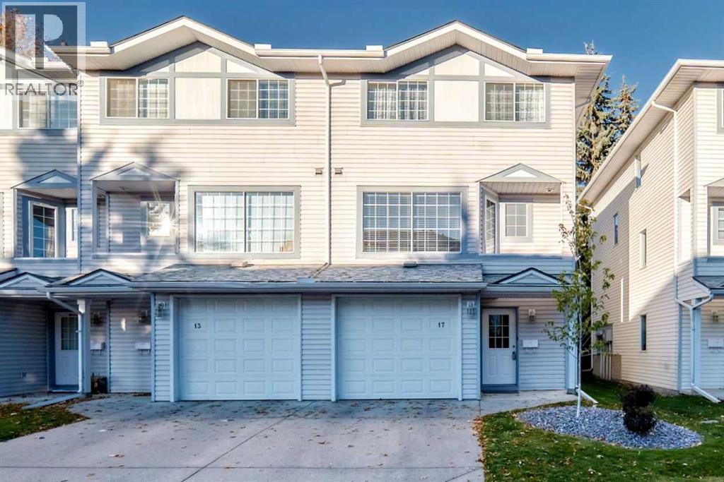 17 Kingsland Court SW|Calgary, Alberta T2V0S2